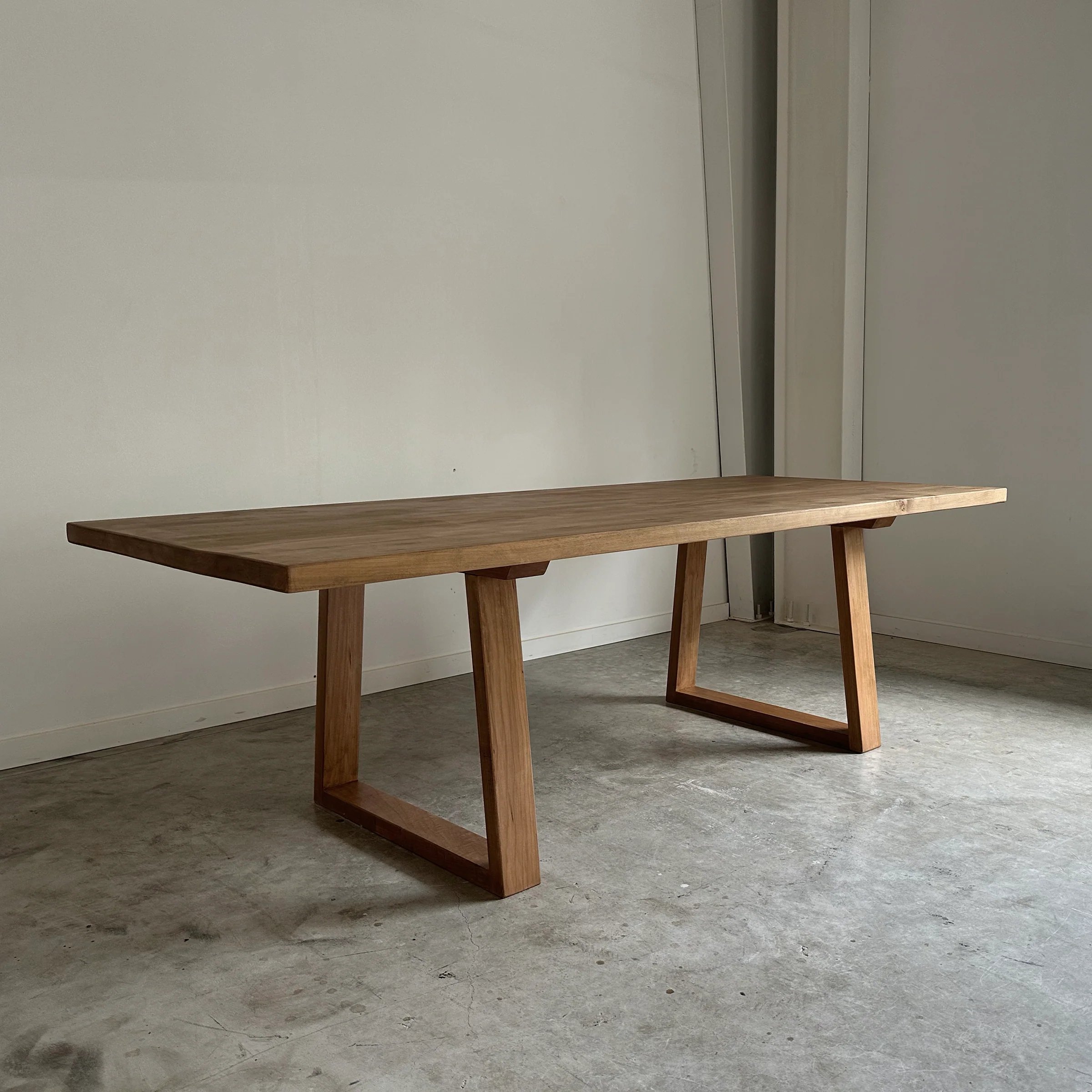 Ara Table - Image 11